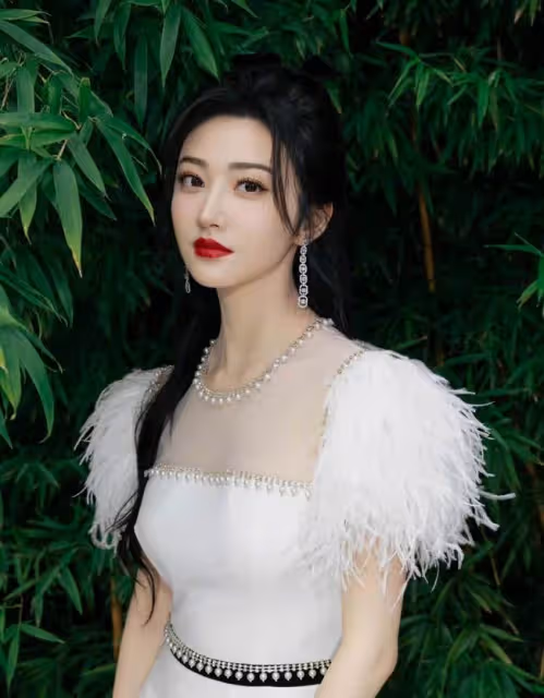 陝西籍明星為西安加油!閆妮素顏出鏡,張嘉譯白冰景甜致敬工作者