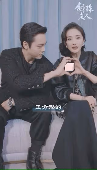 楊冪陳偉霆拍雙人大片好養眼，方諸海市戲外比心，直播互動花式撒糖