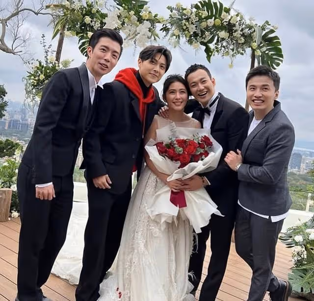 恭喜!台灣著名偶像團體男星求婚成功,小4歲未婚妻是公司CEO