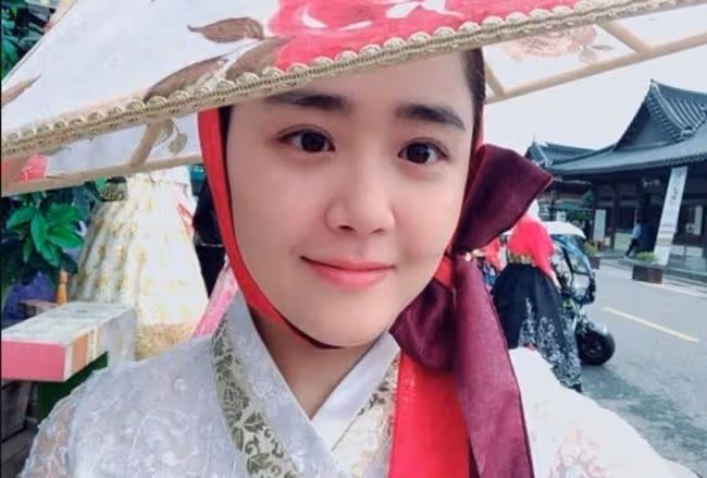 國民妹妹艱難地長大,全過程都要美,文瑾瑩出現的越來越少
