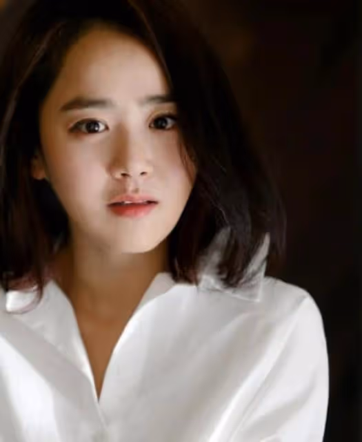國民妹妹艱難地長大,全過程都要美,文瑾瑩出現的越來越少