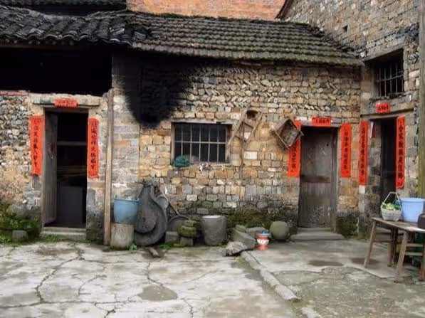 兒子有錢後徹夜不歸,兒媳找婆婆訴苦,婆婆:男人有錢會變壞