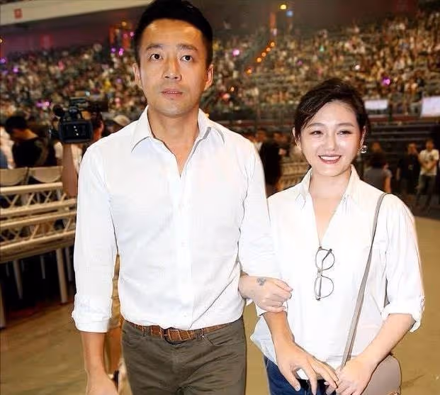 汪小菲深夜發文後秒刪,未否認帶女子回家,爆粗口怒懟網友意淫