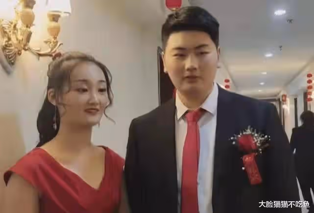 陳亞男官宣離婚後 又發文道歉稱忽視朱小偉的感受對大衣哥有愧