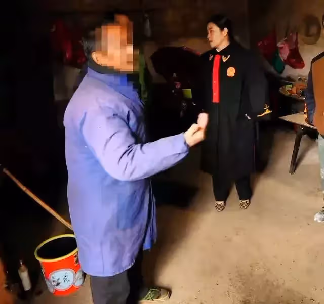 84歲夫妻3兒1女卻無人贍養,法官當庭落淚,大兒子:給你1200