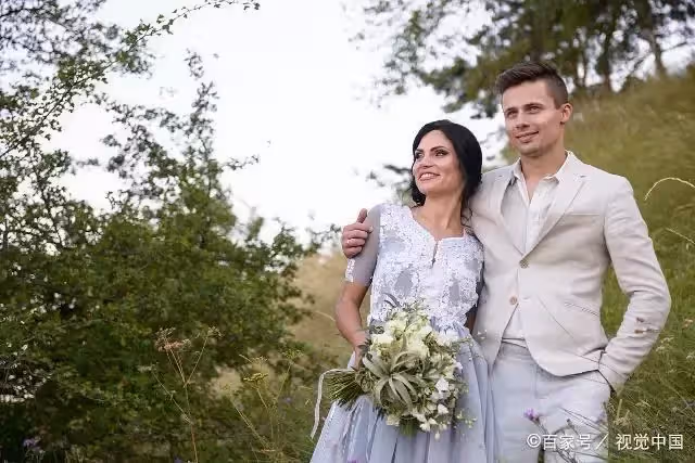 我後來才明白,婆婆對我的言聽計從,是因為老公背地裡的「偏心」