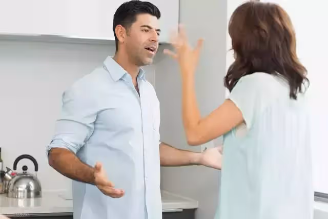 我從娘家回來,陪嫁房住滿14口人,丈夫:我們是一家人