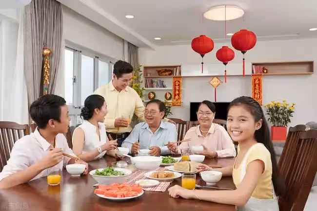 下班回來發現小舅子一家搬來住,丈夫:我們離婚還是他們搬走?