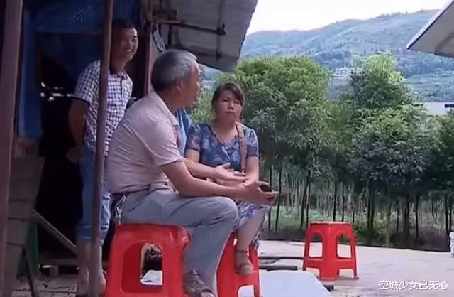 女孩剛出生便被送養,如今繼承養父母遺產,親生父母卻要強行相認