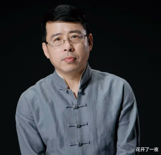 「翻車主持人」阿丘當老師?包養2女大學生、道歉也能洗白