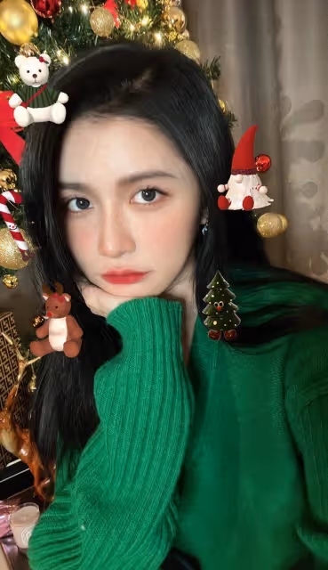 王大陸陪蔡卓宜過聖誕節,穿同色系情侶裝!送女友超大花束好浪漫