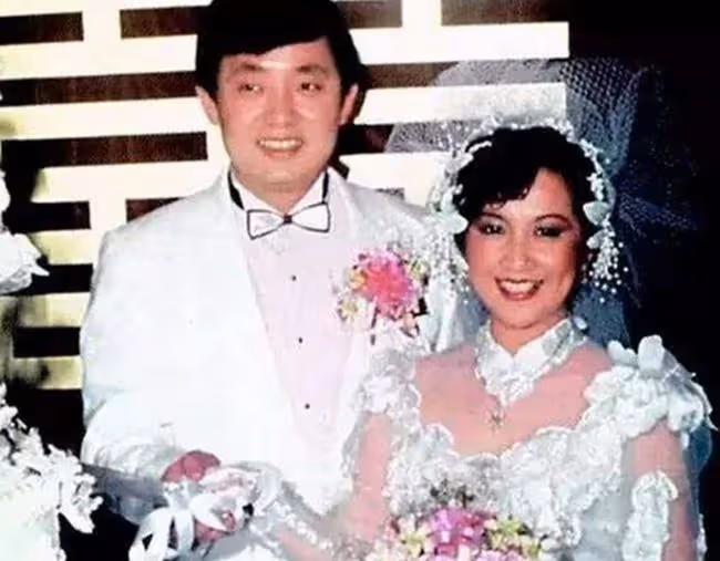 薛家燕一家五口罕同框,3個孩子像極了前夫,小17歲男友沒露面