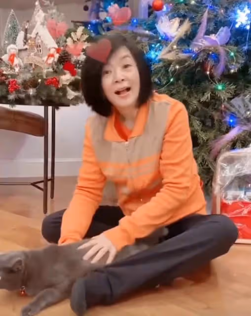 「小龍女」陳玉蓮罕露面,61歲仍氣質出眾,至今單身收養3名孤兒