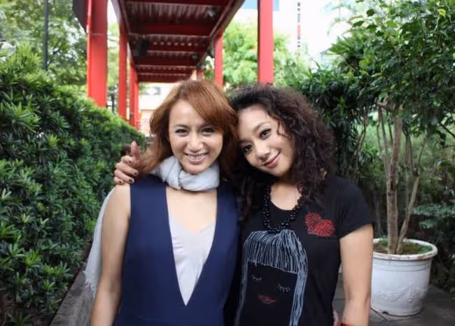 41歲女星結婚8年宣布懷孕!不懼高齡生娃危險,懷孕後仍堅持唱跳