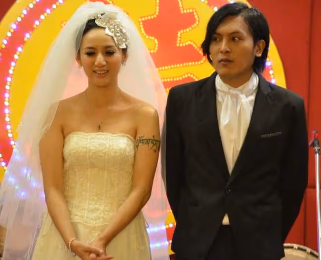 41歲女星結婚8年宣布懷孕!不懼高齡生娃危險,懷孕後仍堅持唱跳