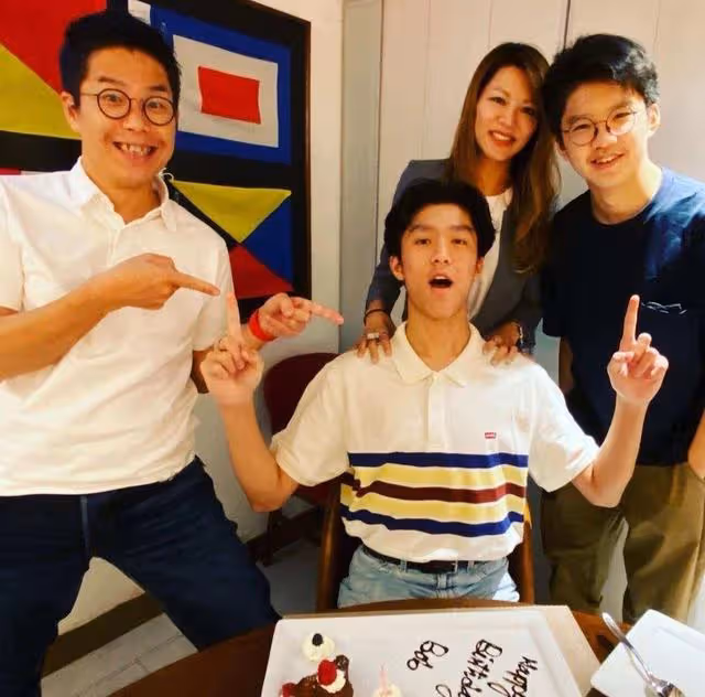 51歲林曉峰獨自過聖誕節,兩個兒子與前妻團聚,大兒子星味足
