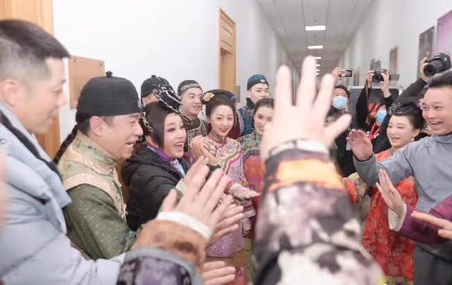 劉曉慶再扮少女武則天，一身粉紅身形發福，記七萬句台詞不服老