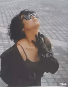 當年，香港女星惠英紅交往了一位富豪男友，男友的朋友說：你女朋友身材真棒