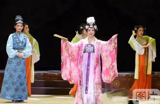 劉曉慶再扮少女武則天，一身粉紅身形發福，記七萬句台詞不服老