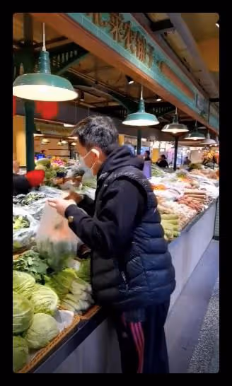 《亮劍》老戲骨罕秀恩愛,和妻子浪漫過聖誕節,甜蜜稱對方是公主