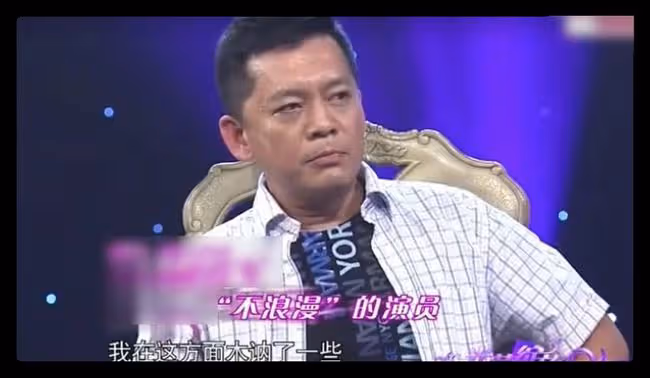 《亮劍》老戲骨罕秀恩愛,和妻子浪漫過聖誕節,甜蜜稱對方是公主