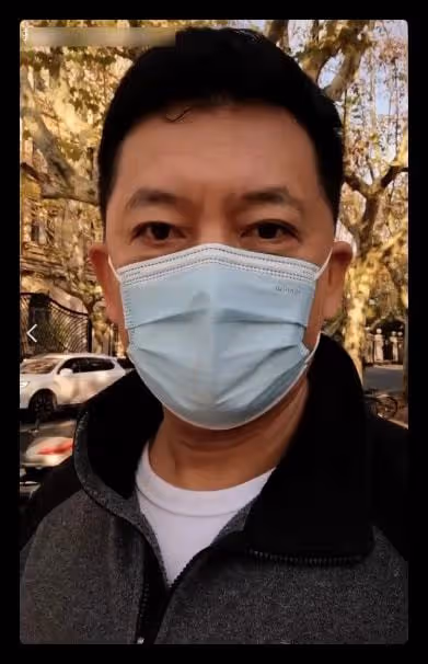 《亮劍》老戲骨罕秀恩愛,和妻子浪漫過聖誕節,甜蜜稱對方是公主