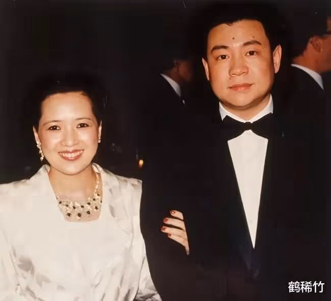 一次半夜李嘉欣打電話給寶詠琴，道：X你老母，大劉就在我身邊，他愛的人是我