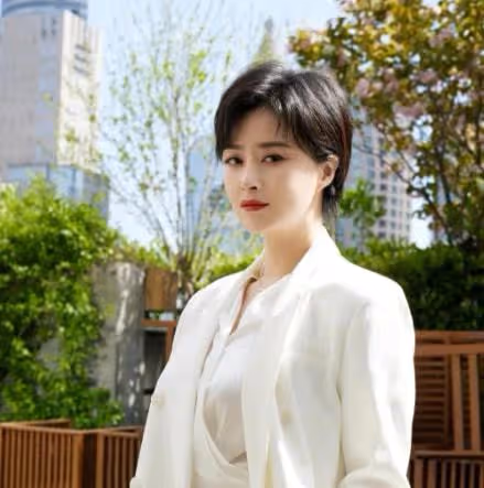 「心直口快」蔣欣,揭開演藝圈亂象,暗諷趙麗穎假唱與好閨蜜鬧掰