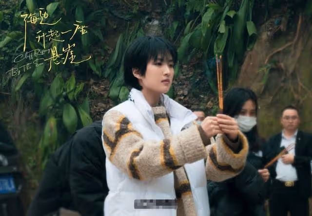 姚安娜挑戰當演員,成女一號穩占C位,被嘲長相氣質太普通難辨認