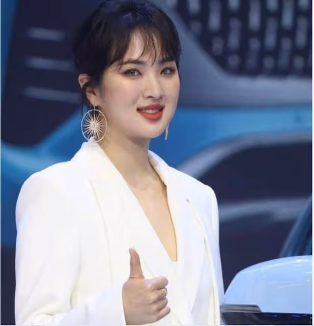 姚安娜挑戰當演員,成女一號穩占C位,被嘲長相氣質太普通難辨認
