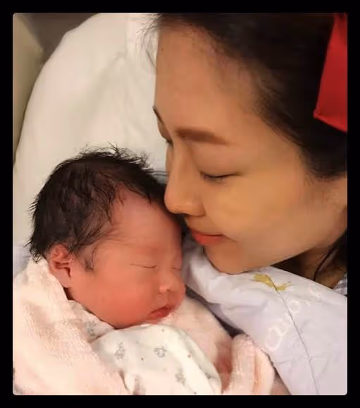 42歲女星為兒子高調慶生,神秘富商老公罕出鏡,被嘲諷太老像父女
