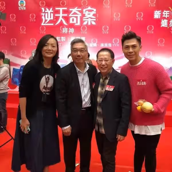 超可愛!星二代寶寶聖誕造型融化網友,爸爸為養家曾出演「色魔」