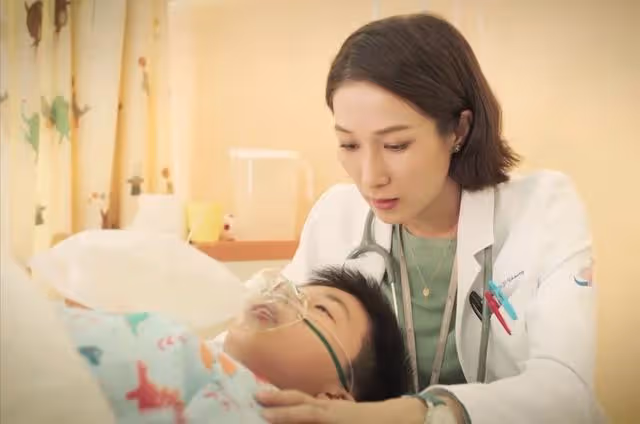 越來越帥!TVB知名花旦與兒子回港過聖誕,近照曝光獲贊基因強大