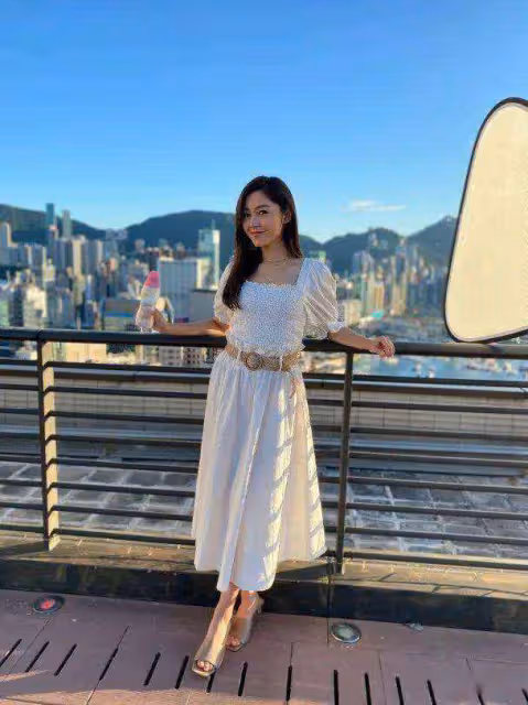 擔心！英皇女星自曝平安夜受傷，大腿驚現血痕，入院縫四針