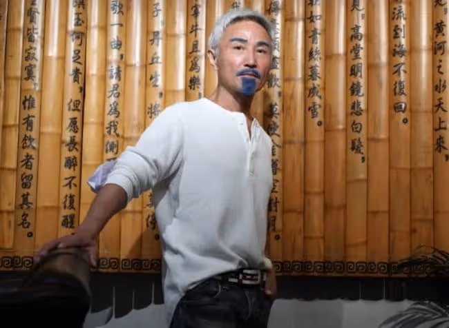 60歲男星將移居國外,稱想給下一代更好的環境!21歲兒子患自閉症