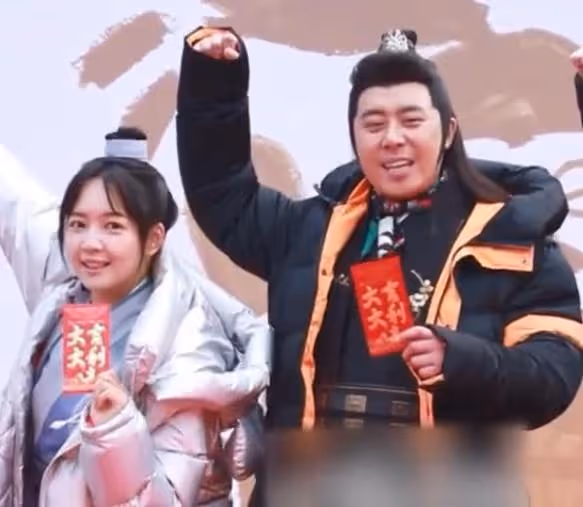 《延禧攻略》演丫鬟，現在擔任電影女主，看照片與過去胖若兩人