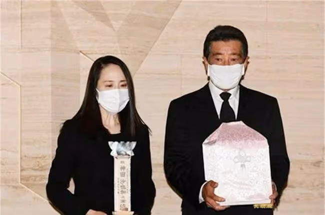 日本最強星二代幼時受欺凌,入圈受白眼,戀愛遭劈腿,英年自殺