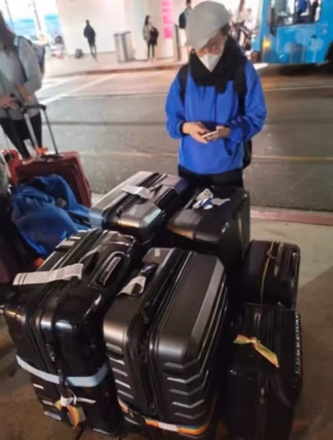 57歲知名港星滯留美國超3周!輾轉買機票稱好無奈,共損失幾十萬