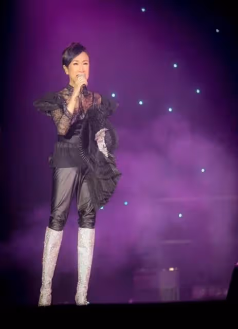 57歲知名港星滯留美國超3周!輾轉買機票稱好無奈,共損失幾十萬