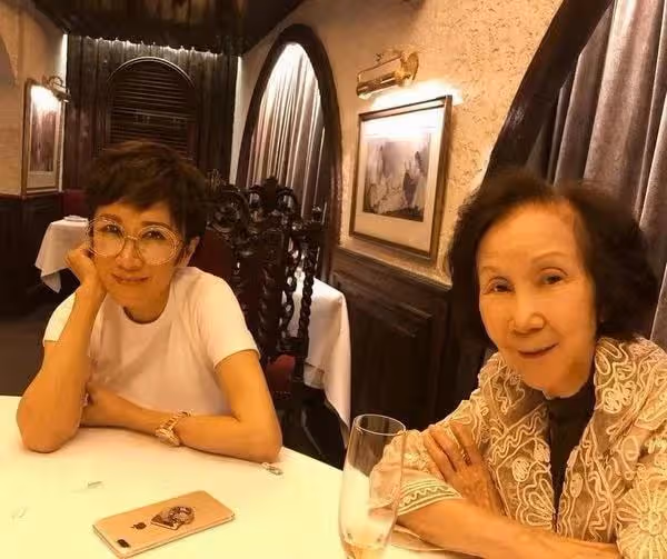 57歲知名港星滯留美國超3周!輾轉買機票稱好無奈,共損失幾十萬