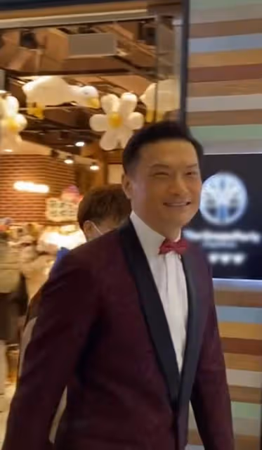 54歲前TVB男星露面，現身簡陋商演人氣高，為自閉症兒子息影多年