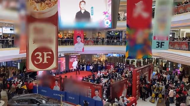 54歲前TVB男星露面，現身簡陋商演人氣高，為自閉症兒子息影多年