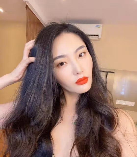 知名國產品牌陷辱華爭議,模特圖吊梢眯眯眼,女星陳碧舸無辜被罵