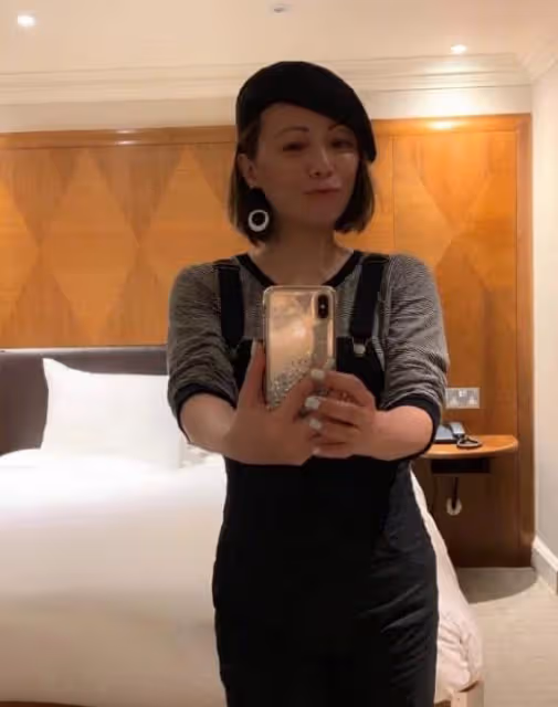 曬曬鄧萃雯在香港的家,陽台外面就是海灘,在家就能欣賞絕美海景