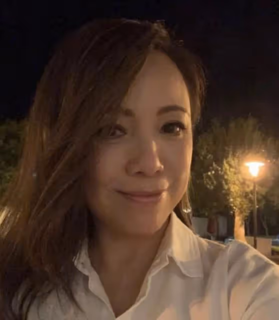 曬曬鄧萃雯在香港的家,陽台外面就是海灘,在家就能欣賞絕美海景