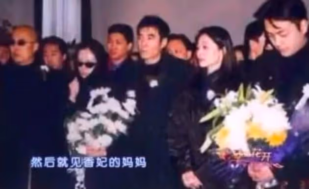 香妃去世後僅八個月，父親哥哥接連去世，母親成抑鬱，是巧合嗎？
