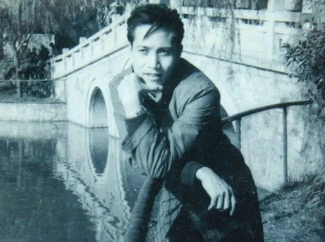 李連杰86歲岳父近照打扮低調，上戲畢業曾從影68年，卻從不談女兒