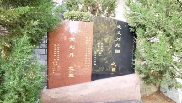 香妃去世後僅八個月，父親哥哥接連去世，母親成抑鬱，是巧合嗎？