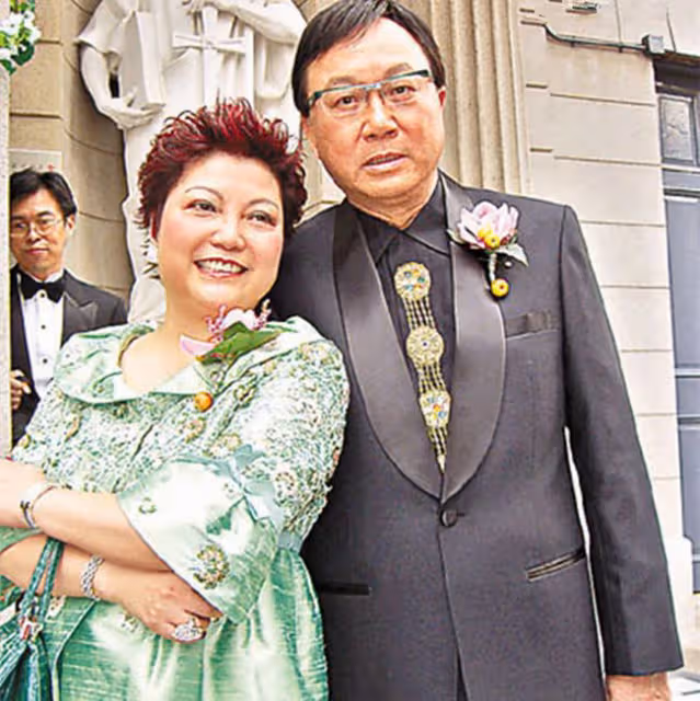 許冠文許冠傑開派對,兒孫滿堂太幸福,許冠英卻終生未婚無兒女