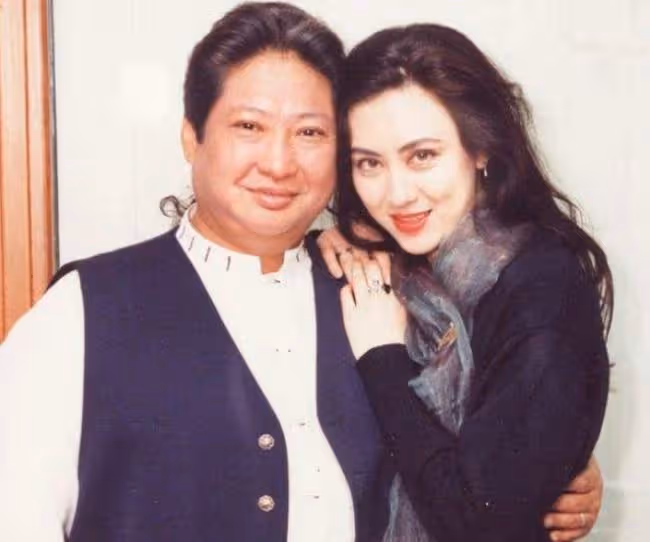 洪金寶兒媳豪宅開派對,婆婆罕露面心情好,祖孫三代穿同款太溫馨